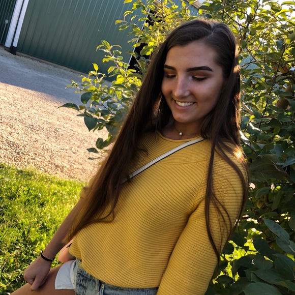 Meet your Posher, Hannah - Picture 1 of 1